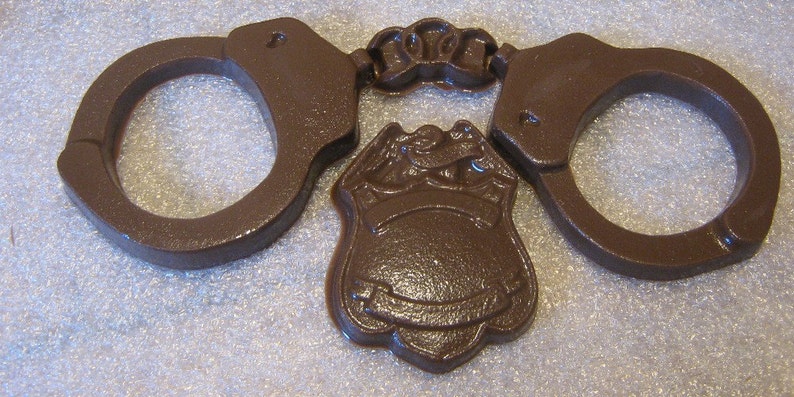 Chocolate handcuffs, chain, and police badge party favor image 2