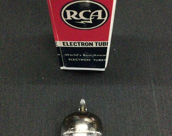 Tubo de vacío RCA 12AX7 de placa larga con getter cuadrado para amplificador de audio vintage, probado (9.9514).