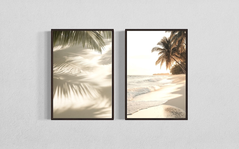 Puede incluir: Dos impresiones enmarcadas de una escena de playa tropical. La impresi&oacute;n de la izquierda muestra las sombras de las hojas de palmera en una playa de arena blanca. La impresi&oacute;n de la derecha muestra palmeras en una playa con olas rompiendo en la orilla.