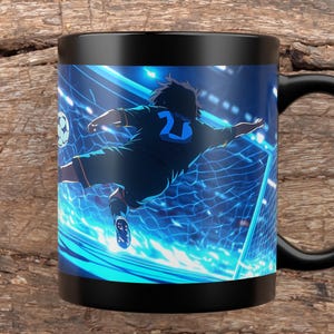 Taza negra inspirada en el candado azul de Soccer Action: perfecta para fanáticos de los deportes, regalo para jugadores, espíritu de equipo, coleccionable para amantes del café, 325 ml y 433 ml