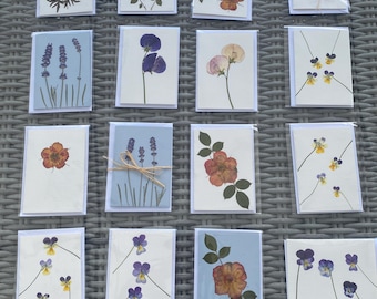 VRAIE carte de fleurs - fleurs pressées - fabriquée à la main - intérieur vierge - carte de fleurs séchées - voeux - anniversaire - anniversaire - merci - unique