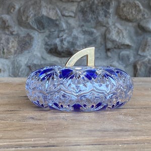 Boîte à bonbons vintage de luxe avec couvercle en cristal taillé - Bleu cobalt et or - Verre Walther d'inspiration Art déco fabriqué en Allemagne - Décoration en verre de collection