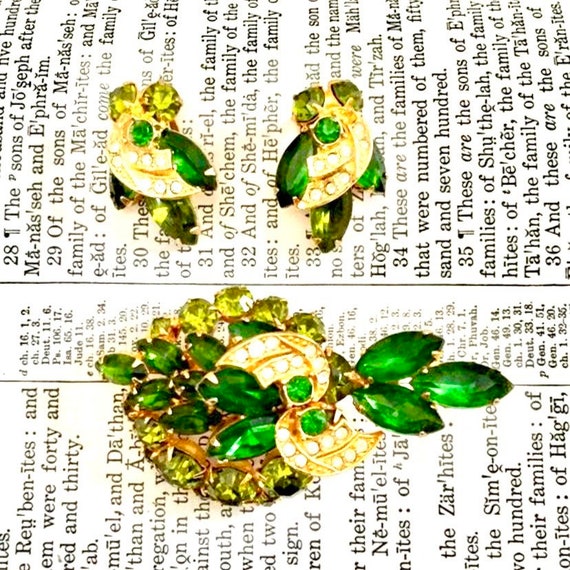 Vintage Brooch Earrings SET Green Rhinestone 1950… - image 1