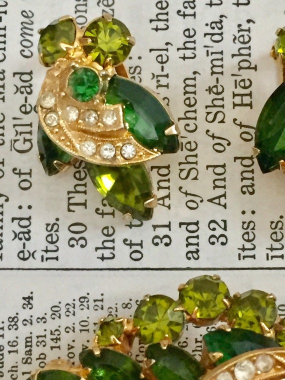 Vintage Brooch Earrings SET Green Rhinestone 1950… - image 7