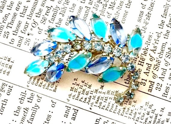 Vintage Brooch Blue Rhinestone 1950s Juliana D E - image 1