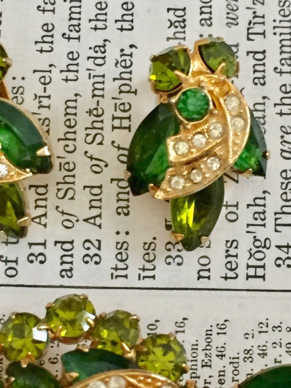 Vintage Brooch Earrings SET Green Rhinestone 1950… - image 6