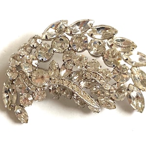 WEISS Signed Brooch Rhinestone 1950s vintage
