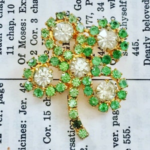 Four Leaf Clover Green Brooch vintage 1950s Rhinestone