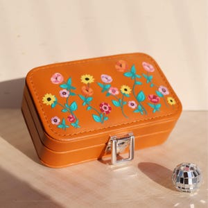 Joyeros medianos con joyas inspirados en Eras Tour, porta pulseras de la amistad, joyero de viaje, joyero con hebilla, estuche para joyas.