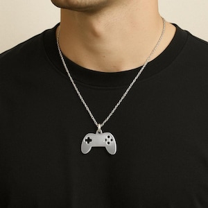 Gamer Necklace Gold, Video Game Controller Pendant, Gift for Boyfriend Gamer, Geek Jewelry, Gaming Necklace for Him, Nerdy Gift for Men