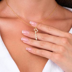 Personalized Gold Vertical Name Necklace, Custom Name Pendant for Women, Elegant Script Jewelry, Perfect Mothers Day Gift