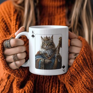 Mug King of Spades Maine Coon - Mug design carte, cadeau unique pour amoureux des chats, tasse à café style carte à jouer