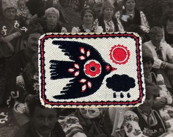 Parche termoadhesivo bordado de pájaro, bordado de arte popular en negro y rojo, aplique de pájaro hecho a mano para jeans y chaquetas.