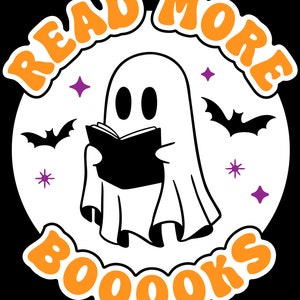 Puede incluir: Un fantasma blanco con un libro negro en sus manos, rodeado de murci&eacute;lagos y estrellas. El texto "READ MORE BOOOKS" est&aacute; en letras naranjas alrededor del fantasma.