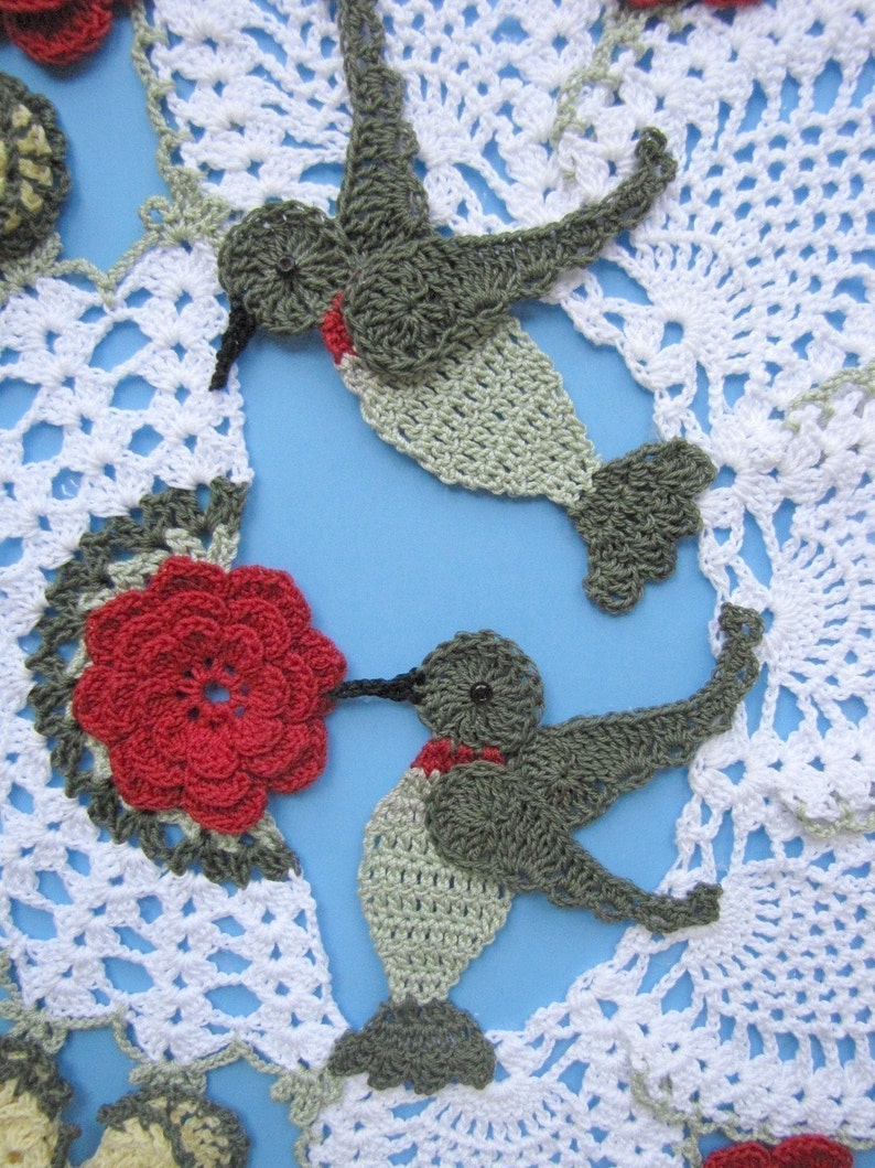 PDF Crochet Pattern Hummingbirds and Roses Pineapple Doily image 2