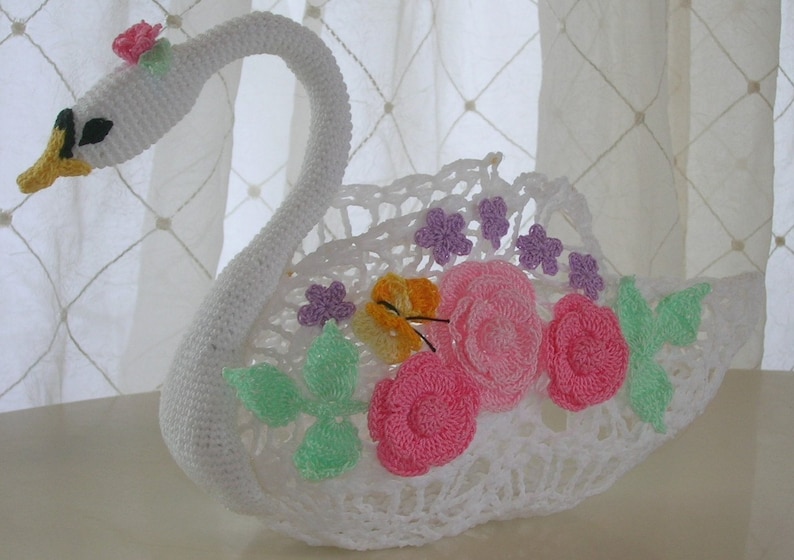 PDF Crochet Pattern Swan Queen Centerpiece image 2