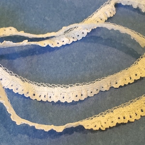 Scalloped pre gathered lace