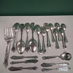 Conjunto de talheres antigos Rogers em prata, de 1907 - Estilo neomourisco - 18 peças.