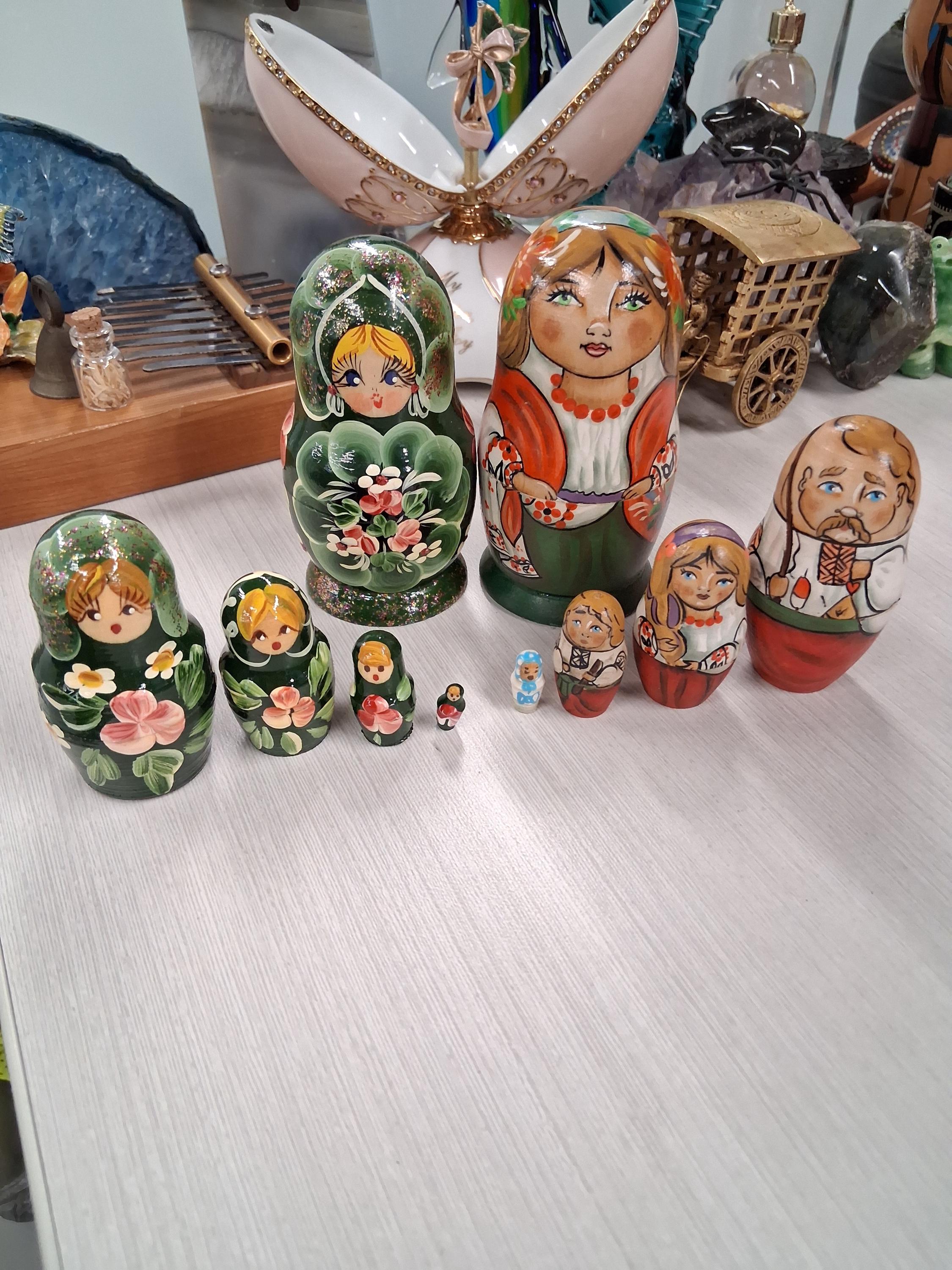 美しい手描きのロシアの木製の入れ子式バブシュカ マトリョーシカ 5 個 