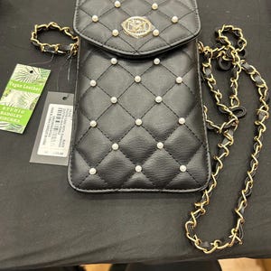 Badgley Mischka Crossbody Vegan Leder nie benutzt w/tags. Schwarze Ledertasche mit Perlen Goldbügel. Zwei tiefe Taschen in der Tasche mit durchsichtigem Rücken