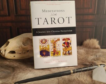Meditations on the Tarot: A Journey into Christian Hermeticism by Anonymous