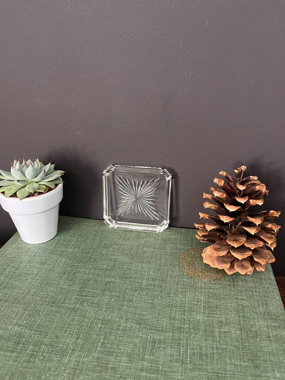 Tiny Starburst Glass Ring Dish - image 1