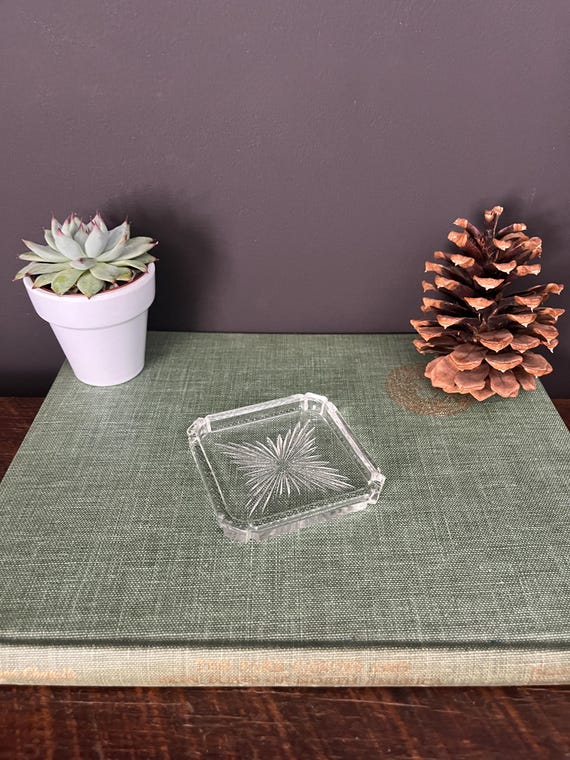 Tiny Starburst Glass Ring Dish - image 3