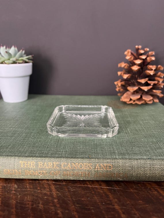 Tiny Starburst Glass Ring Dish - image 5