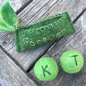 Personalized Felted Wool Peas in a Pod, 7th Anniversary Gift (please check size 3" length of top not including leaves) image 3