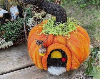 Pumpkin House fall autumn decoration needle felt acorn light (made to order) (woolcrazy)