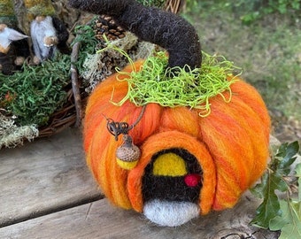 Pumpkin House fall autumn decoration needle felt acorn light (made to order) (woolcrazy)