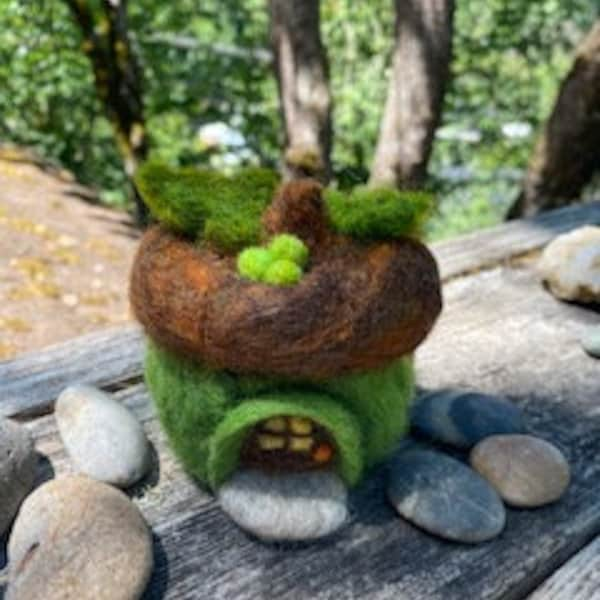 Acorn Fairy House decoration needle felt (woolcrazy) (made to order)