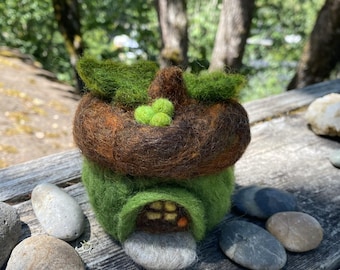Acorn Fairy House decoration needle felt (woolcrazy) (made to order)