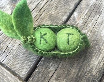 Personalized Felted Wool Peas in a Pod, 7th Anniversary Gift (please check size 3" length of  top not including leaves)