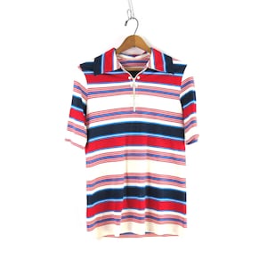 Gestreept T-shirt jaren 60 | Vintage rood-wit-blauw gestreepte top | Retro MOD polyshirt | Damesmaat medium