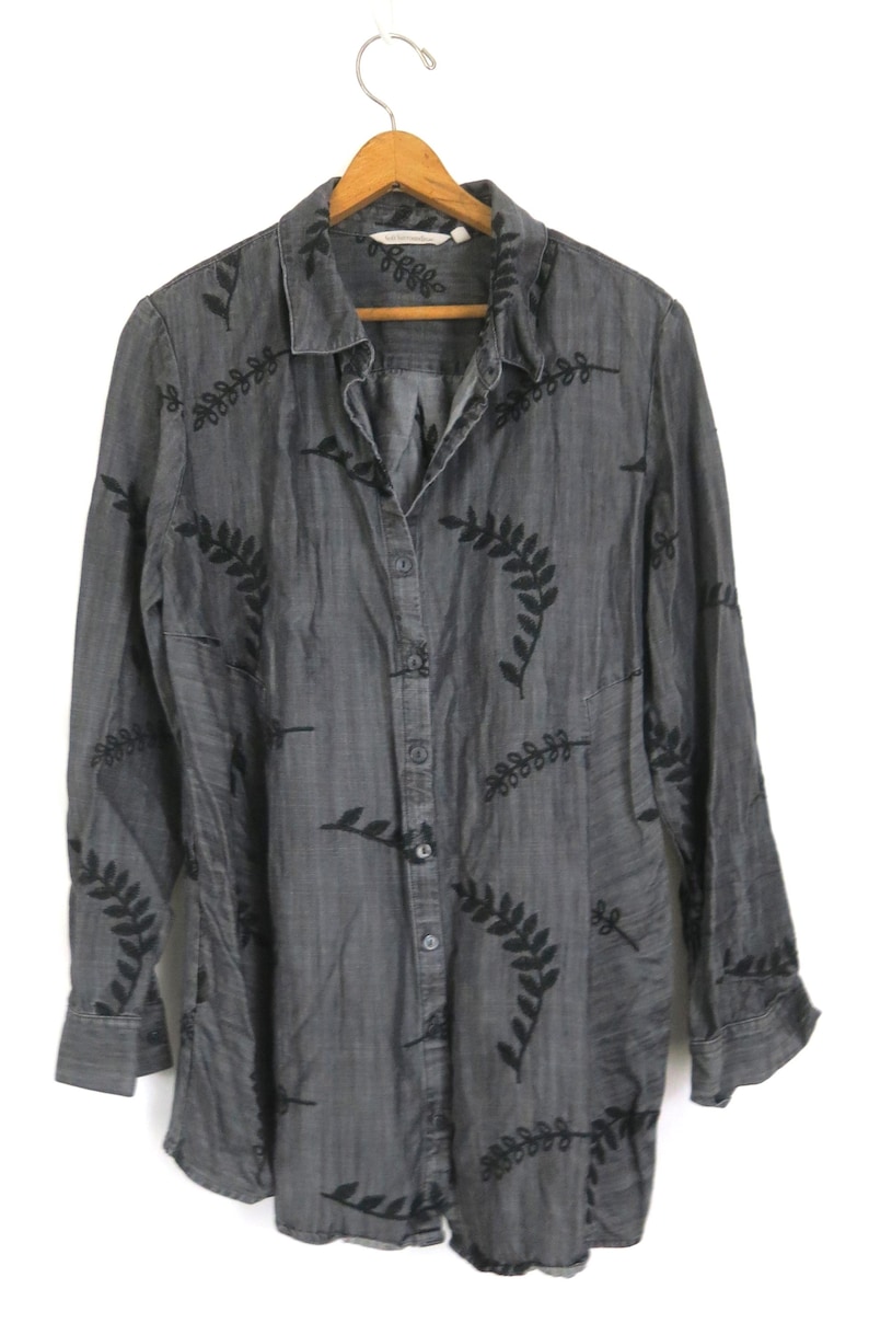 Mörkgrå tunikablus lång knäppt vintage broderad tencelskjorta dam XL bild 2