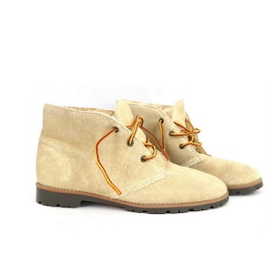 70s Lace Up Wimzees Snow Boots | Vintage 90s Suede Leather Booties | Lace up Sherpa Lined Winter Ankle Boots | Women&#39;s Size 5