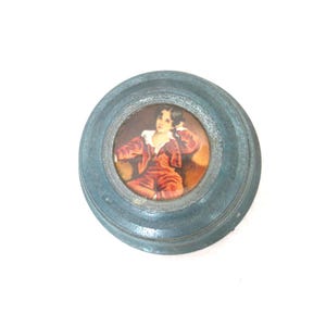 Vintage Aluminum Powder Puff Music Box