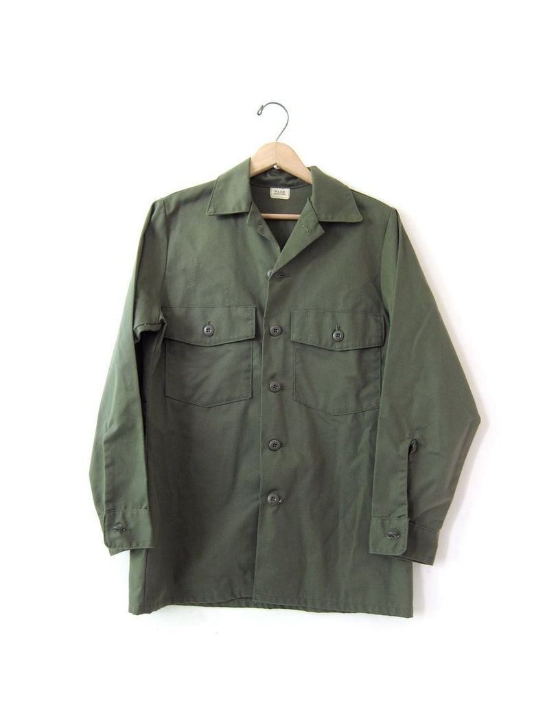 Vintage men's army shirt. military jacket. button up army shirt. small fit. image 4