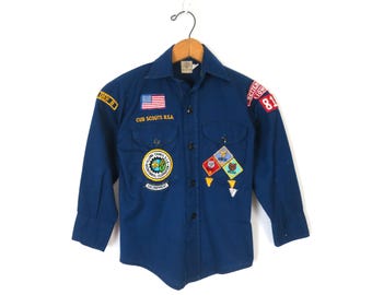 Camicia vintage da uniforme dei Boy Scout: camicia blu ufficiale degli anni '70 con toppe / taglia per bambini