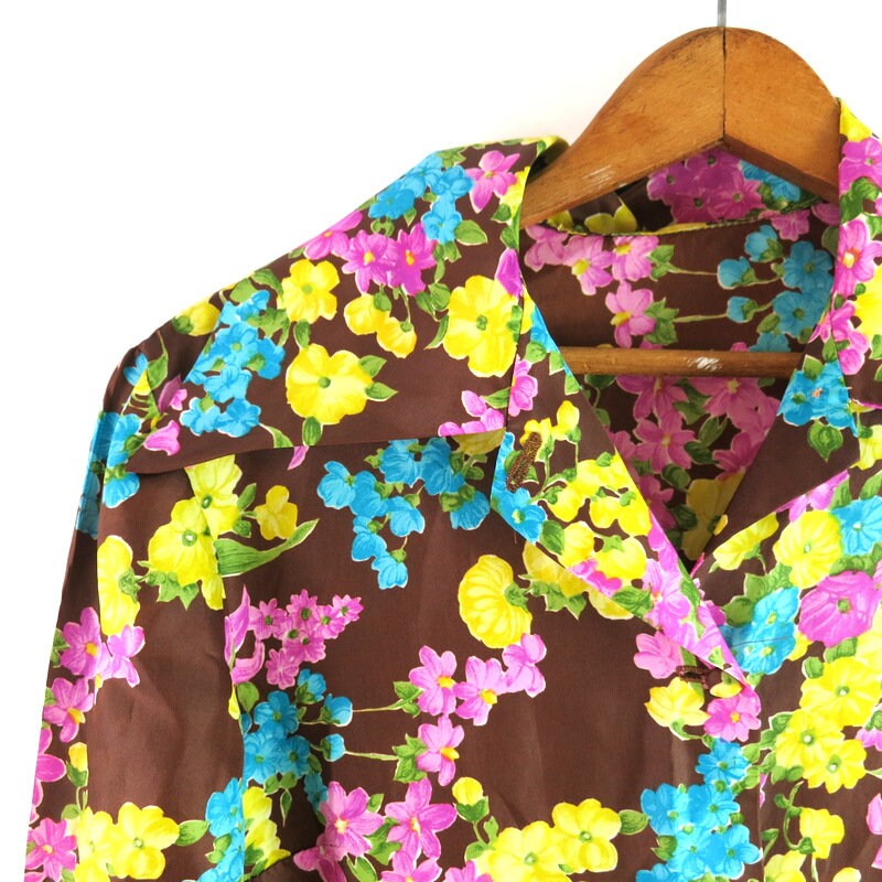 Vtg 70s brown floral button down shirt (L)