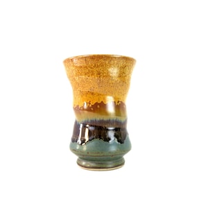 Jarrón de cerámica vintage de estudio: obra de arte de cerámica firmada y hecha a mano, 5.5"