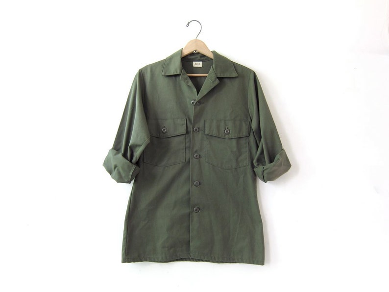 Vintage men's army shirt. military jacket. button up army shirt. small fit. image 1