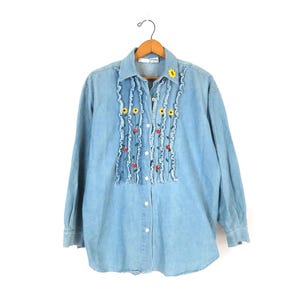 Chemise en jean vintage des années 90 : tournesols et coccinelles brodés, plastron à volants (moyenne pour femme)