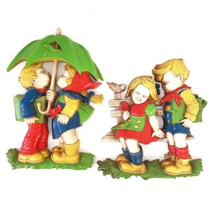 Targhe HOMCO vintage del 1977, raffiguranti una bambina e un bambino con l&#39;ombrello, decorazioni da parete per la cameretta dei bambini degli anni &#39;70