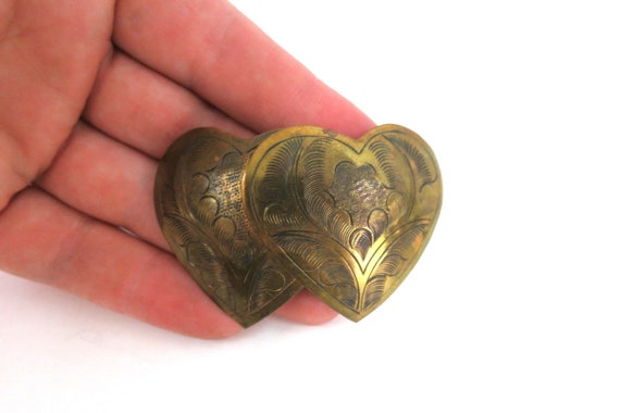 Double Heart Antiqued Brass Engraved Brooch / Vin… - image 6
