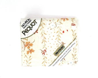 Vintage Twin Pequot Fitted Bed Sheet 1970s White Floral Sheet / NOS