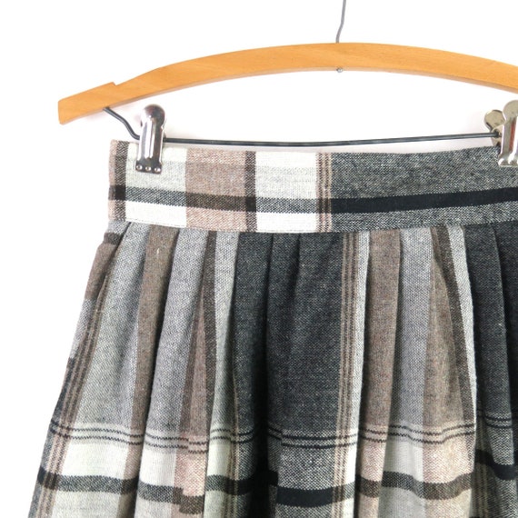 1970s Plaid Skirt High Waist White & Gray Skirt V… - image 2