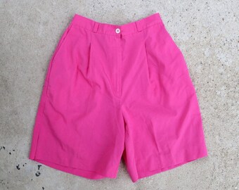 Shorts rosas vintage de cintura alta: estilo preppy de verano de los 90