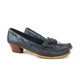 Dark Blue Leather Shoes 90s Vintage Preppy Loafers Moccasin Shoes Women's Size 7AA